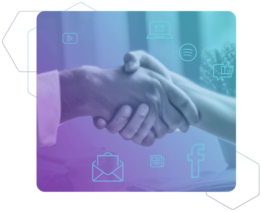 Ein Handschlag zwischen zwei Menschen auf blauem Hintergrund umgeben von Icons als Symbole für Social Media und Werbung